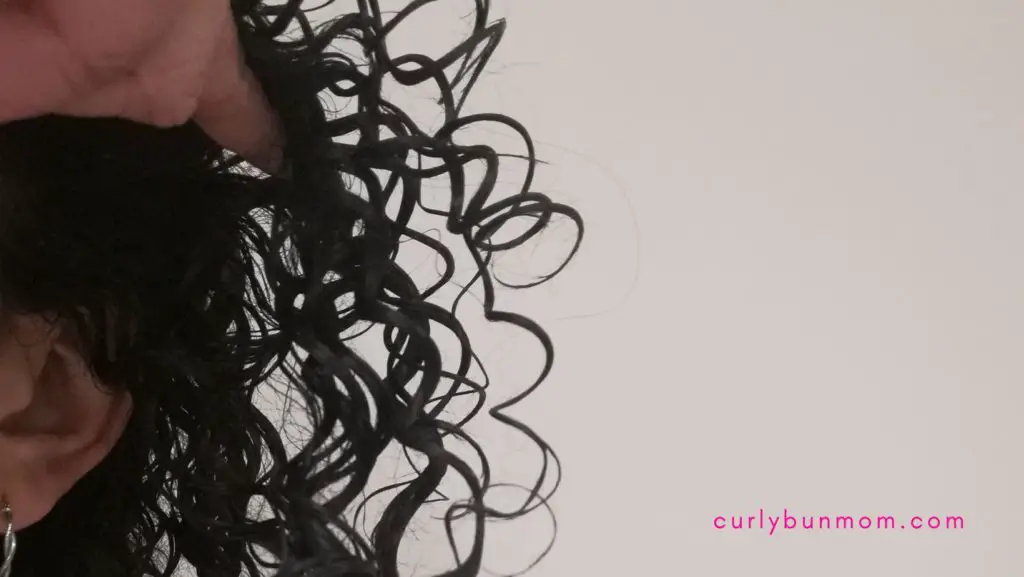 gel cast - how to scrunch out the crunch stoc curly hair - curlybunmom.com